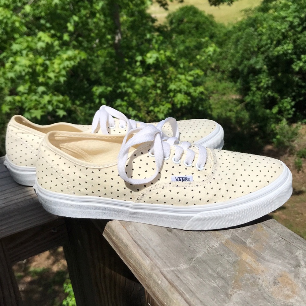 VANS RARE 💕 Tiny hearts 💕 low top sneakers